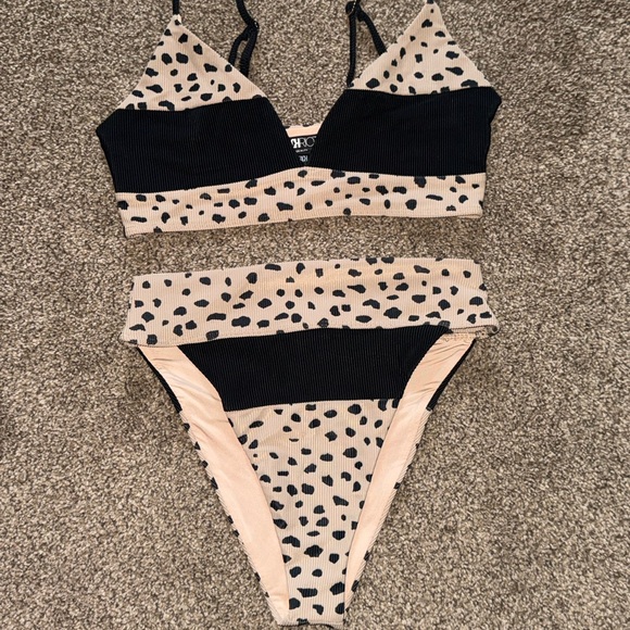 Beach Riot Other - Beach Riot Black and Tan Spotted Bra Set